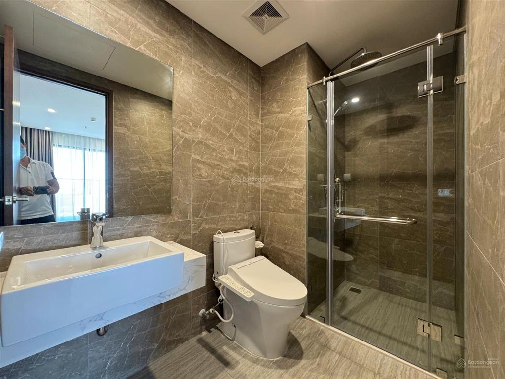 Cho thuê căn 2 pn đồ nguyên bản sẵn rèm và nóng lạnh tòa zurich 1 hướng đông nam view thoáng