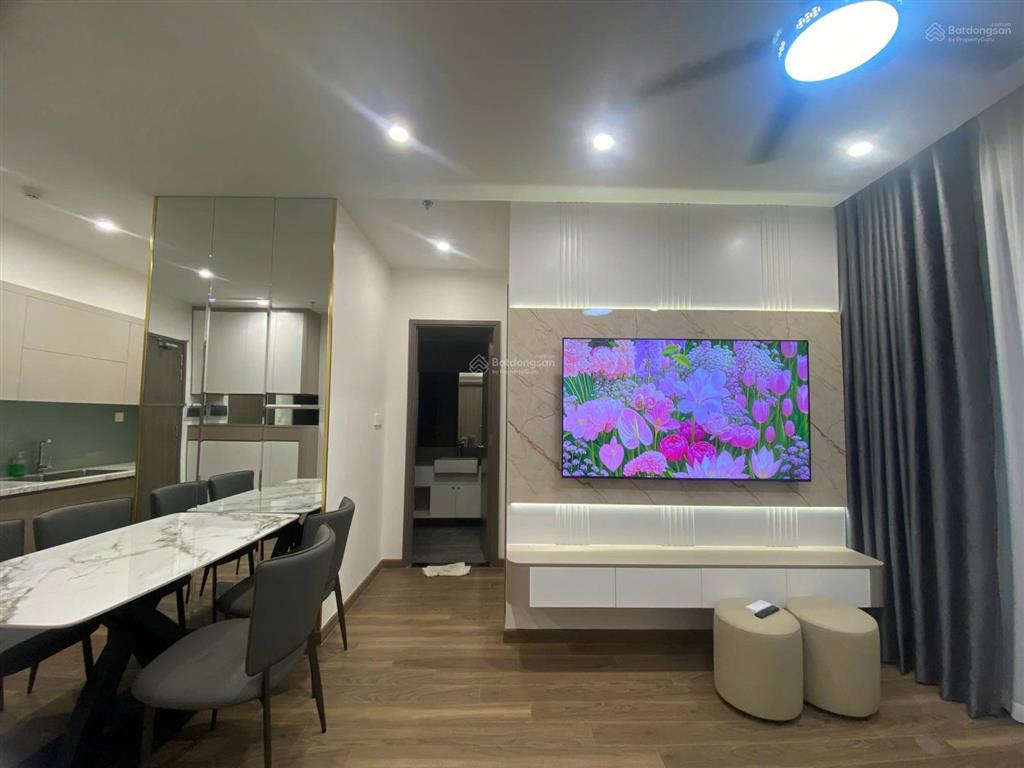 Cho thuê căn 2 ngủ 2wc tòa be1 phân khu beverly mới setup nội thất vào ở được ngay,  0847 633 ***