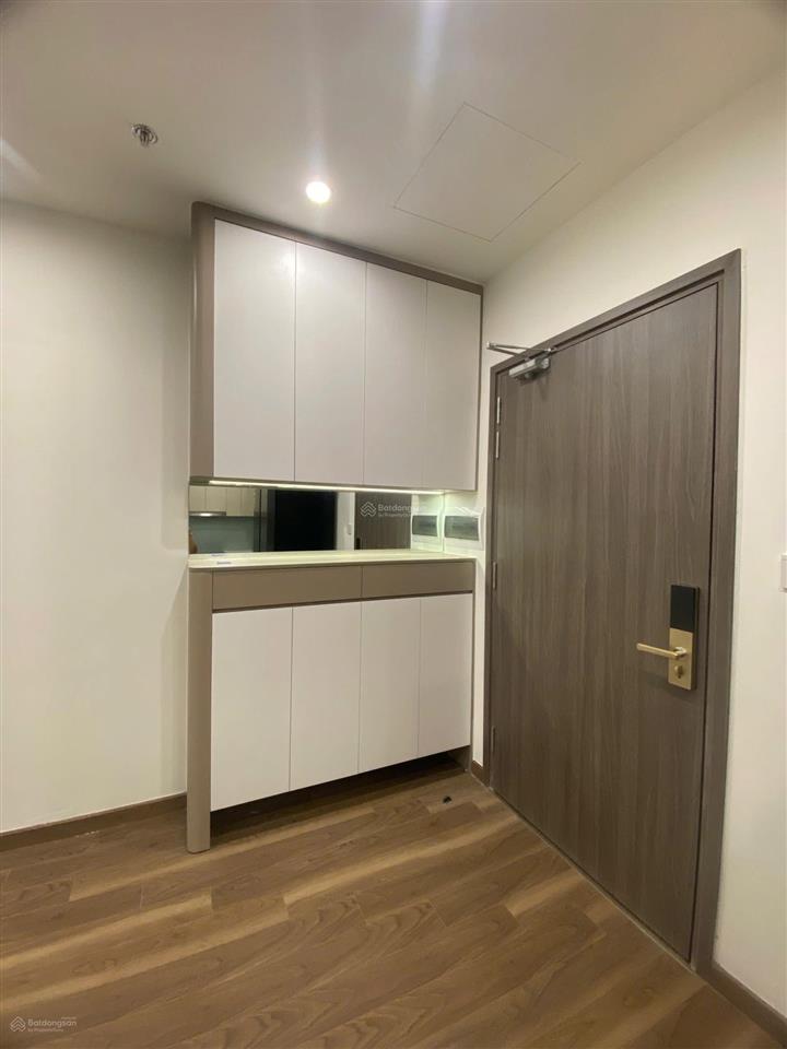 Cho thuê căn 2 ngủ 2wc tòa be1 phân khu beverly mới setup nội thất vào ở được ngay,  0847 633 ***