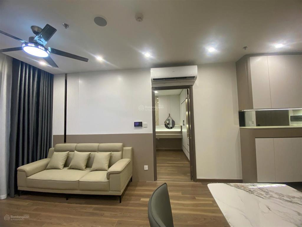 Cho thuê căn 2 ngủ 2wc tòa be1 phân khu beverly mới setup nội thất vào ở được ngay,  0847 633 ***