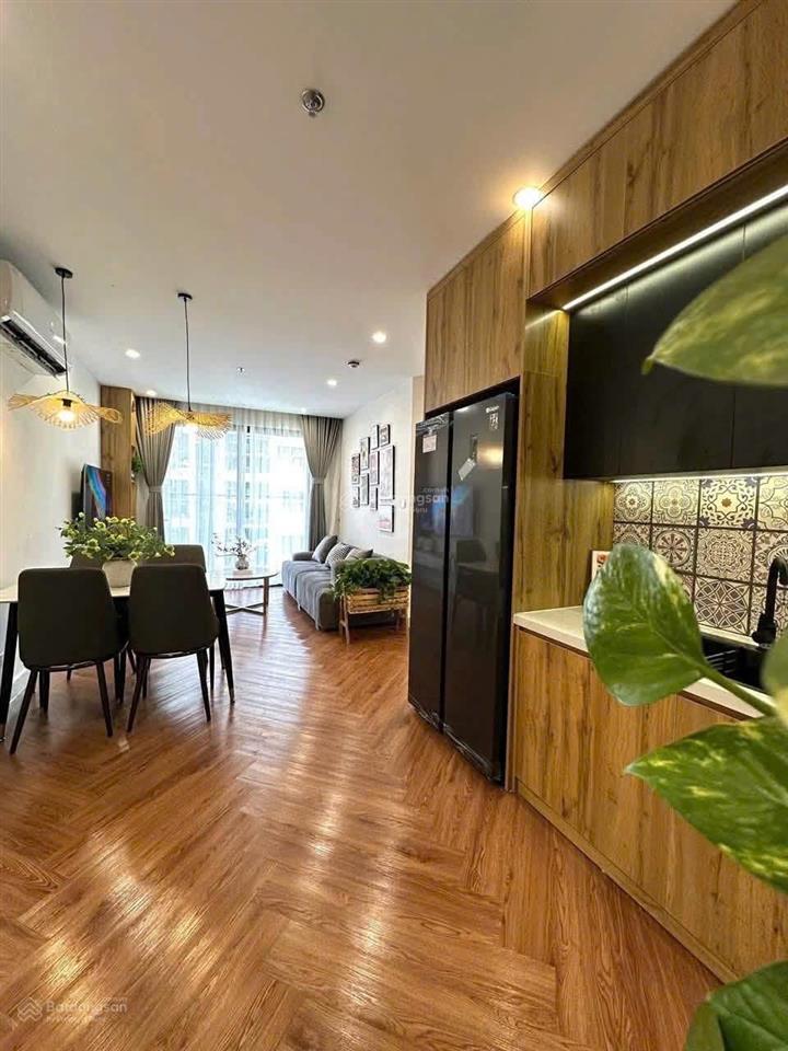 Cho thuê 2 ngủ 1 wc tòa s2.07 full sàn gỗ, full đồ, giá 8 triệu tại vhop