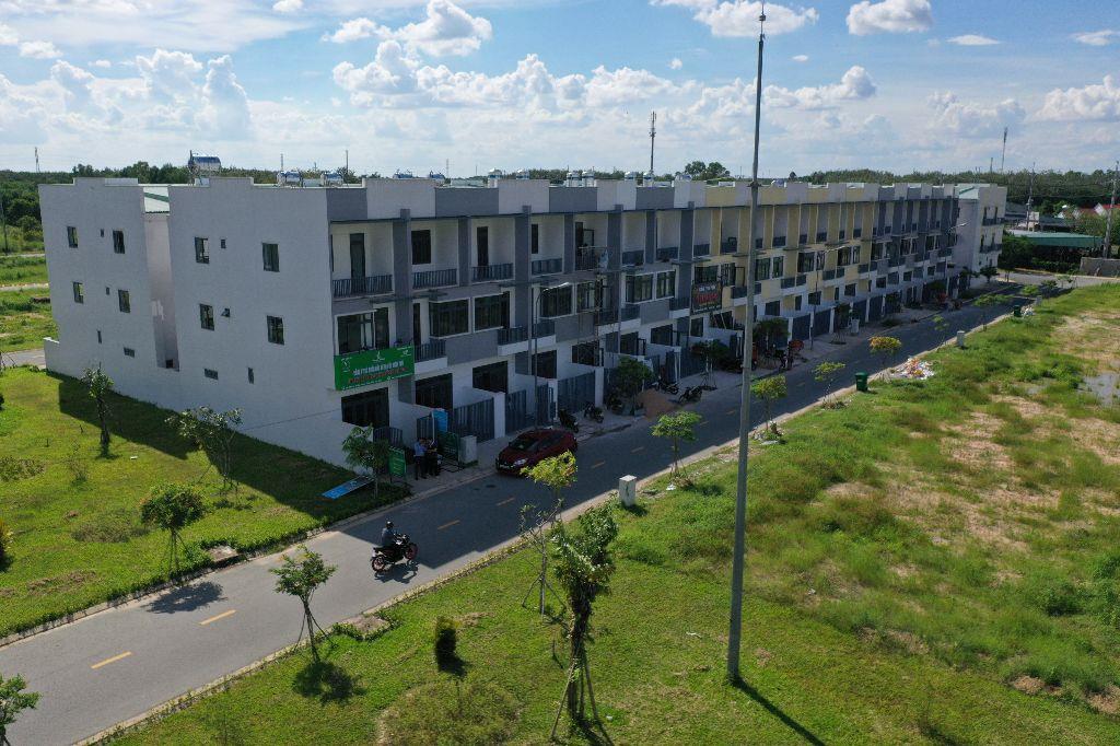 Bán nhà phố Phước Đông New City trong KCN Phước Đông còn vài suất 2 lầu giá gd1 2,18 tỷ cho thuê 15tr Lh 0938677909 Hiền