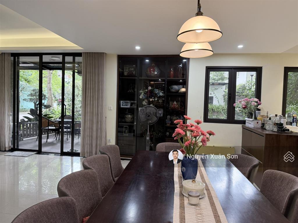 Cho thuê biệt thự song lập vườn tùng ecopark căn góc 165m2 full nội thất giá 35tr