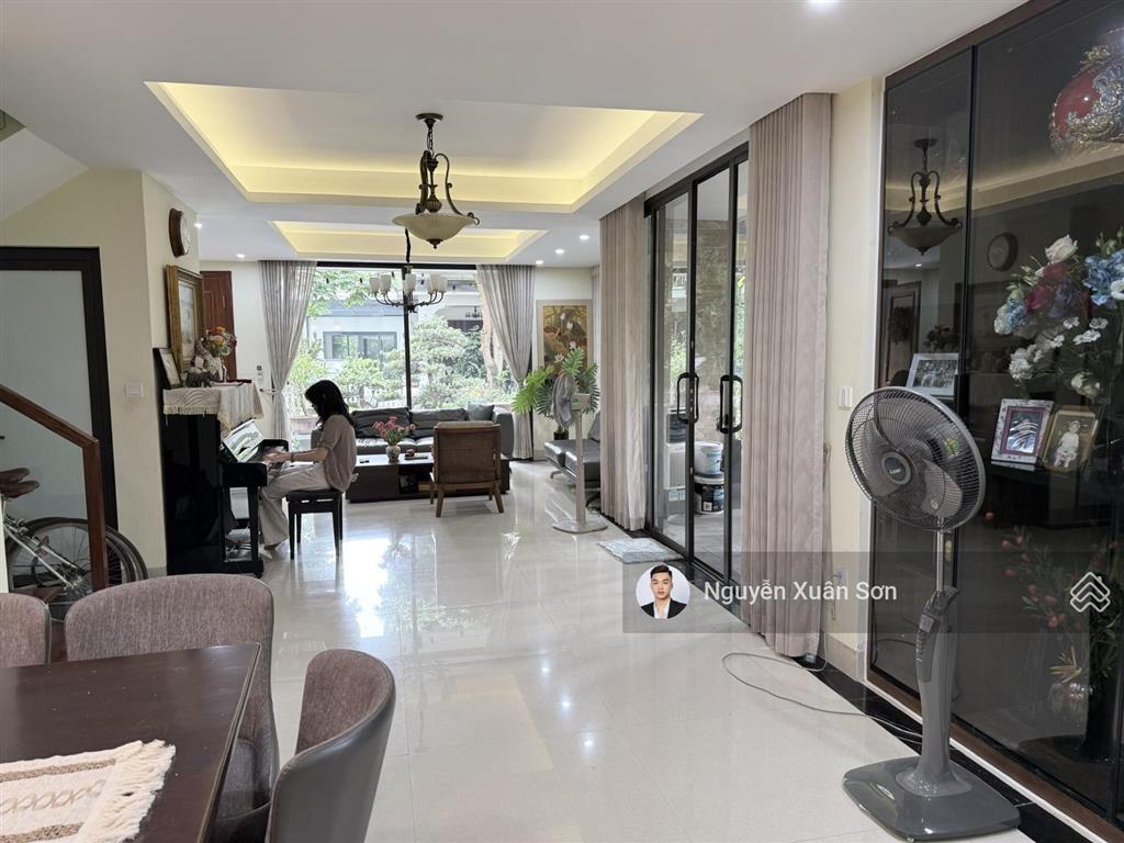 Cho thuê biệt thự song lập vườn tùng ecopark căn góc 165m2 full nội thất giá 35tr