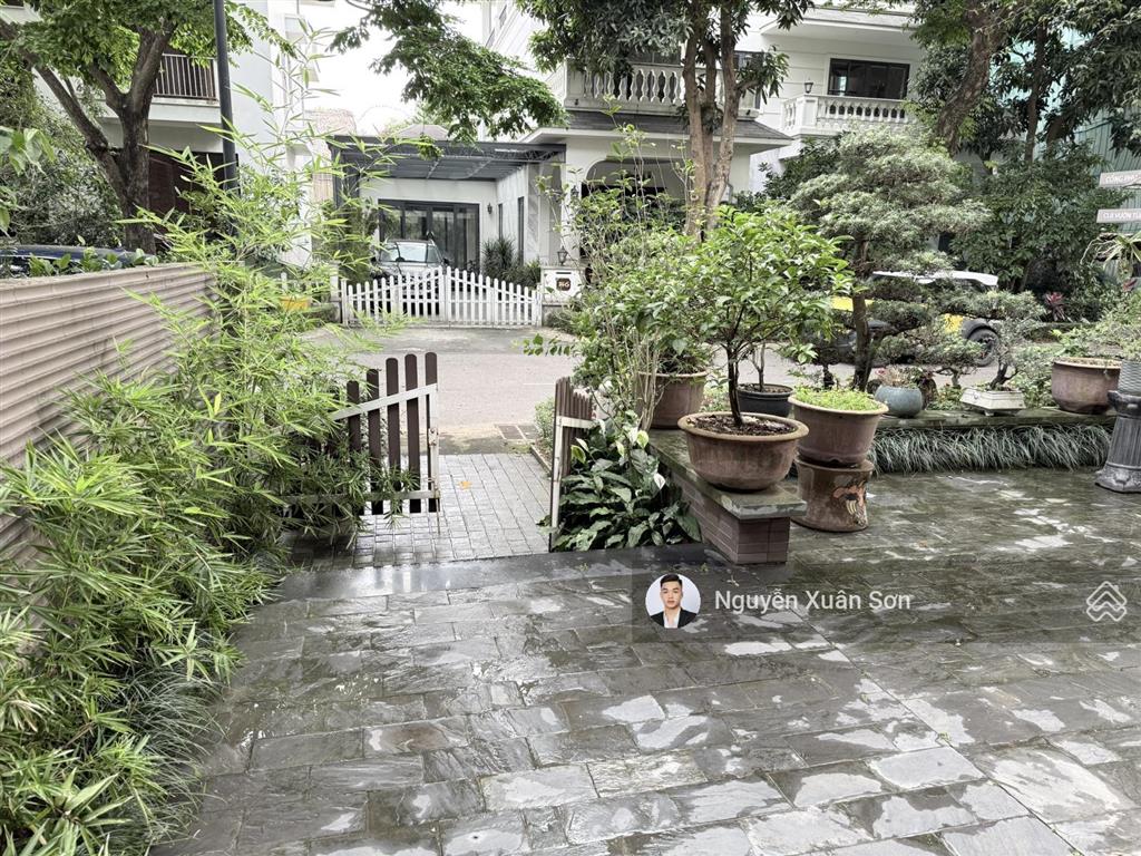 Cho thuê biệt thự song lập vườn tùng ecopark căn góc 165m2 full nội thất giá 35tr