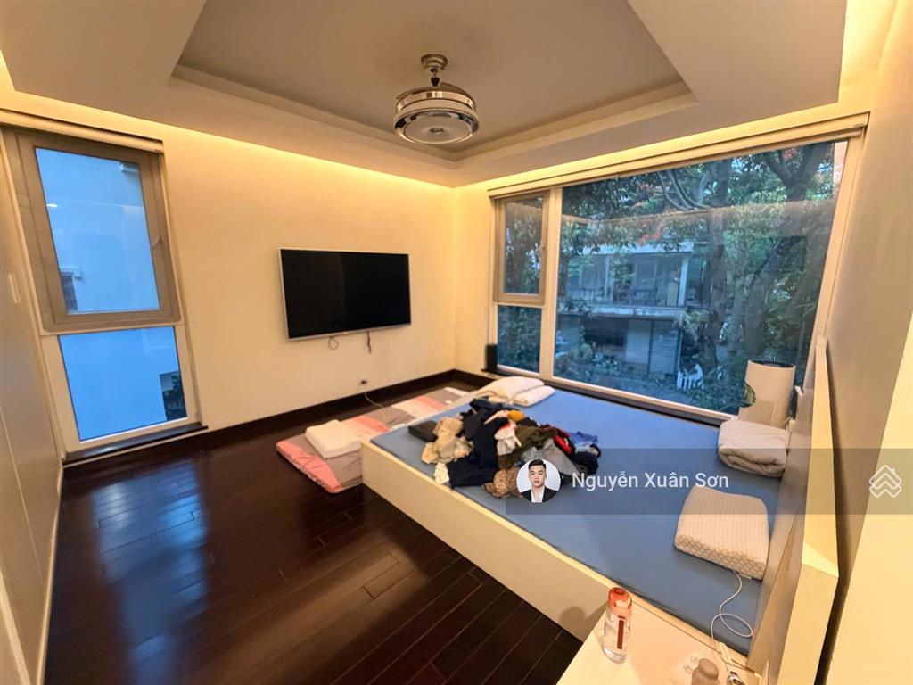 Cho thuê nhà phố vườn park river ecopark 194m2 4 tầng sân vườn rộng full đồ xịn, giá 33tr/th