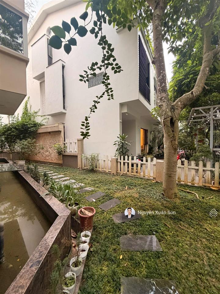 Cho thuê nhà phố vườn park river ecopark 194m2 4 tầng sân vườn rộng full đồ xịn, giá 33tr/th