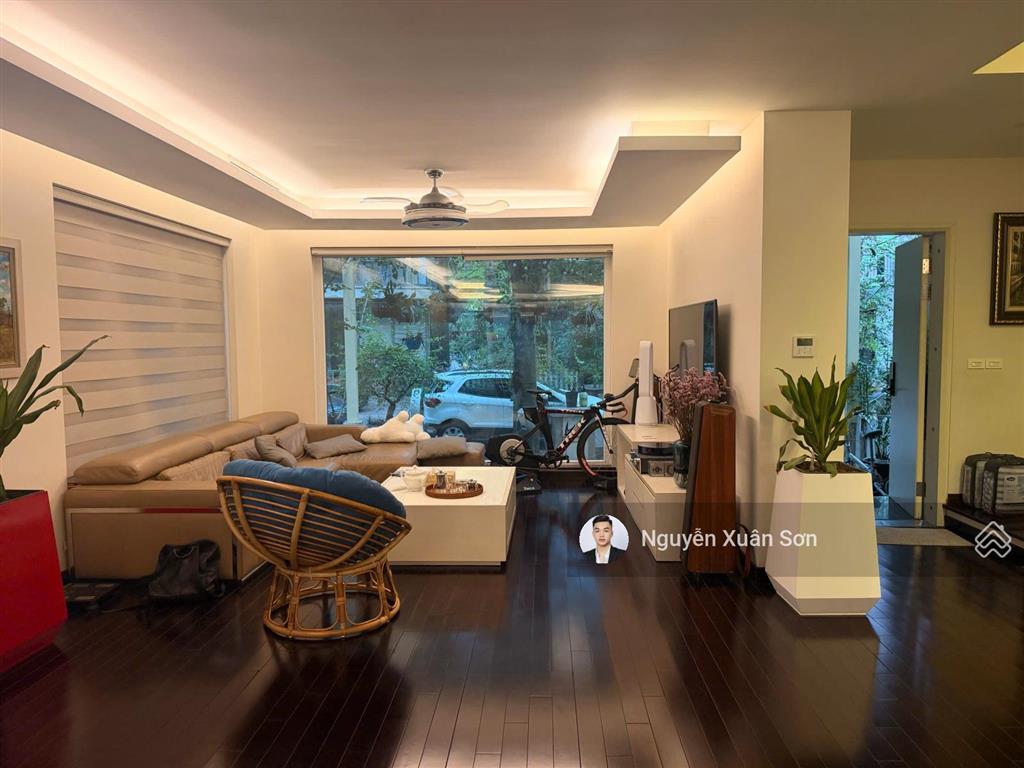 Cho thuê nhà phố vườn park river ecopark 194m2 4 tầng sân vườn rộng full đồ xịn, giá 33tr/th