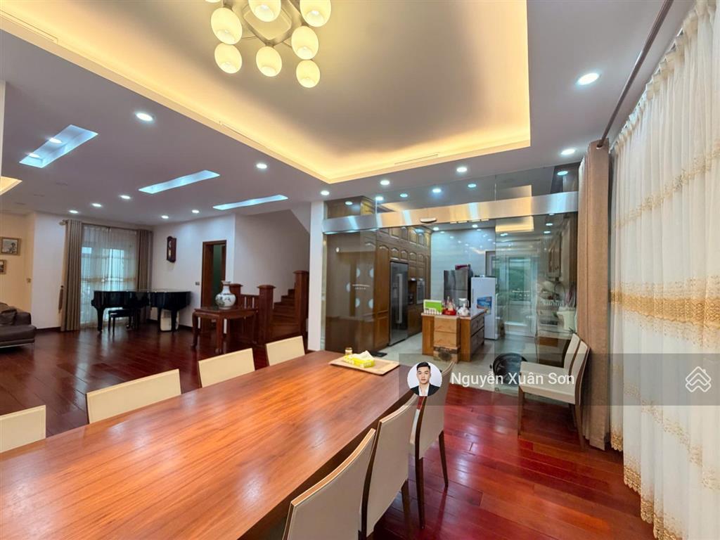Bán biệt thự đơn lập vườn tùng ecopark 324m2 full nội thất sang trọng giá 200tr/m2
