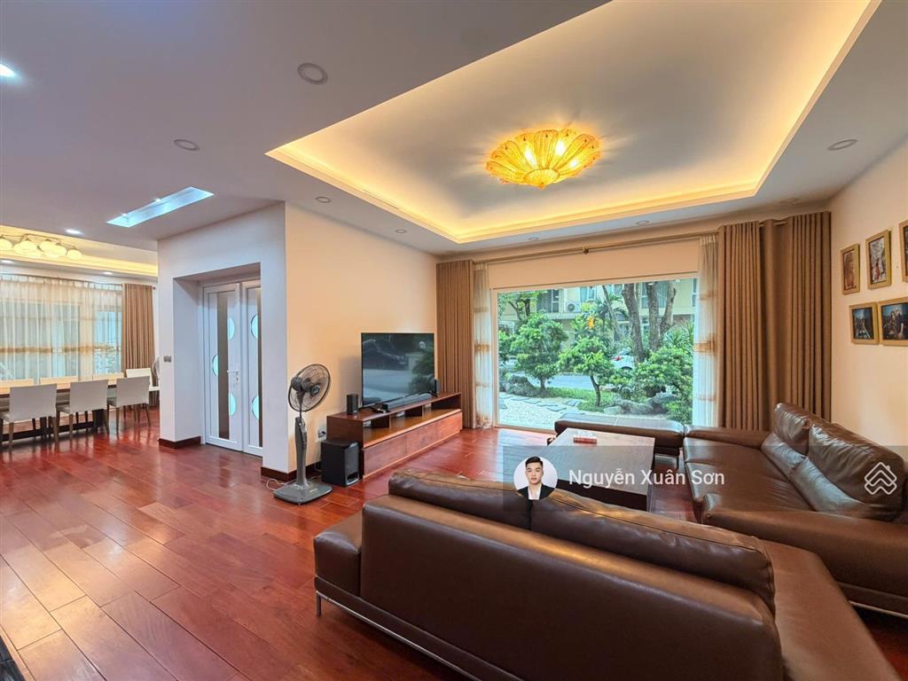 Bán biệt thự đơn lập vườn tùng ecopark 324m2 full nội thất sang trọng giá 200tr/m2