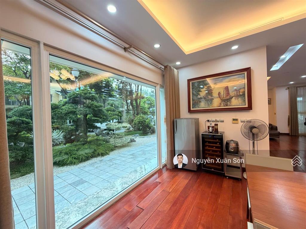 Bán biệt thự đơn lập vườn tùng ecopark 324m2 full nội thất sang trọng giá 200tr/m2