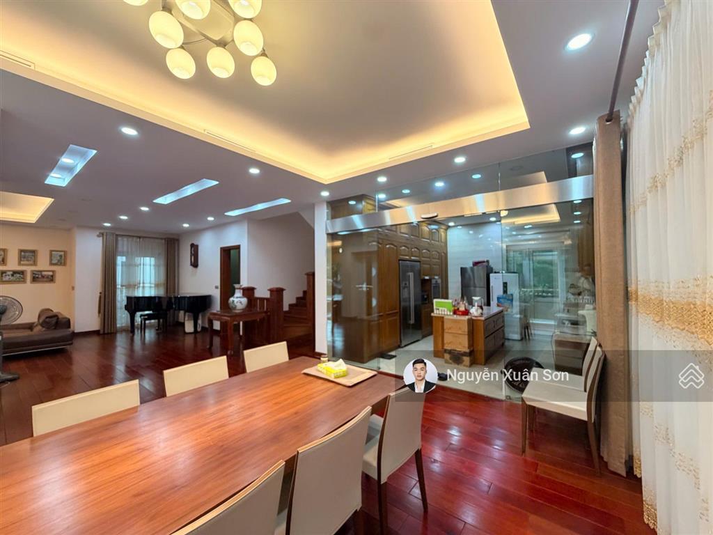 Bán biệt thự đơn lập vườn tùng ecopark 324m2 full nội thất sang trọng giá 200tr/m2