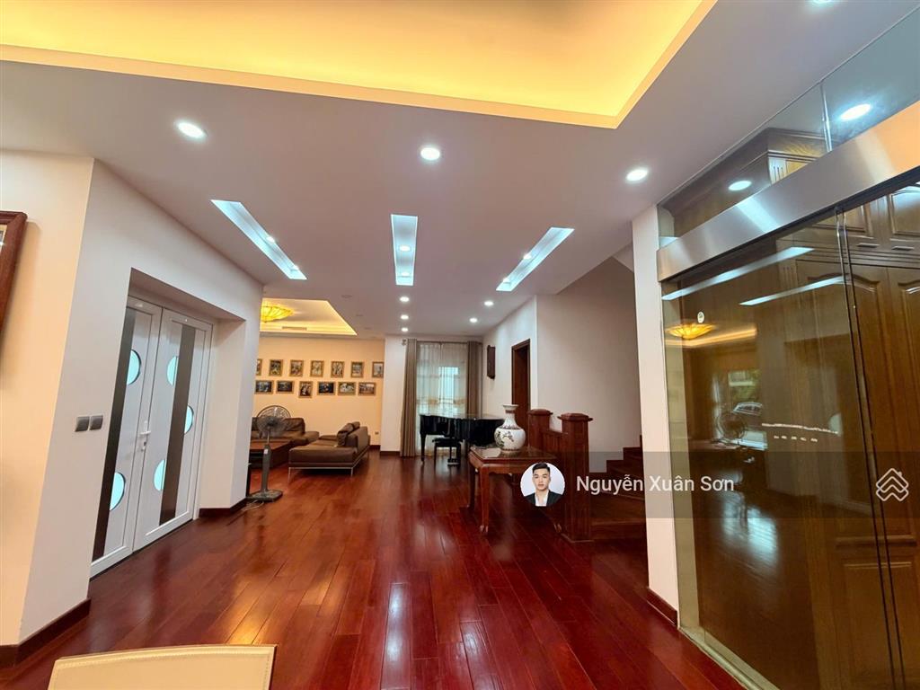 Bán biệt thự đơn lập vườn tùng ecopark 324m2 full nội thất sang trọng giá 200tr/m2
