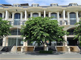 Nhà nguyên căn vạn phúc city  ngang 7m rộng rãi  view đối diện sân tennis