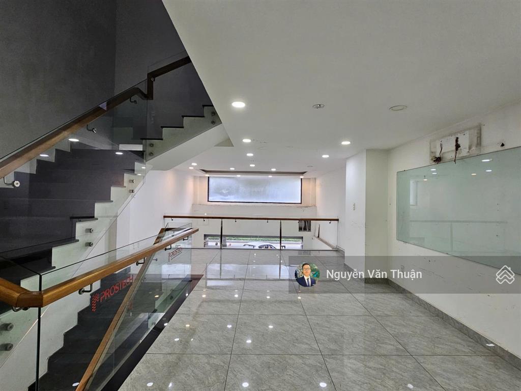 Cho thuê nhà mặt tiền đường lớn tại khu đô thị vạn phúc city, 45 triệu/tháng, 115m2, giá tốt