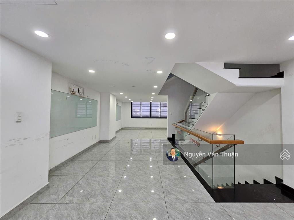 Cho thuê nhà mặt tiền đường lớn tại khu đô thị vạn phúc city, 45 triệu/tháng, 115m2, giá tốt