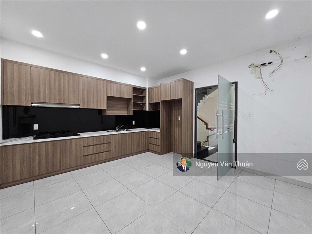 Cho thuê nhà mặt tiền đường lớn tại khu đô thị vạn phúc city, 45 triệu/tháng, 115m2, giá tốt