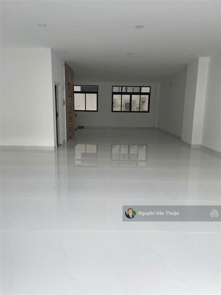 Cho thuê tòa nhà văn phòng mặt tiền đường 35m  vạn phúc city  xây dựng 6 tầng  giá tốt