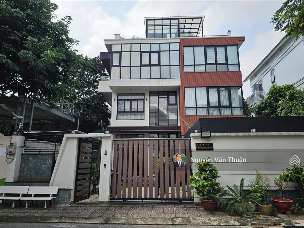 Bán biệt thự gần kđt vạn phúc  300m2  phù hợp cho gia đình cần không gian sống thoải mái