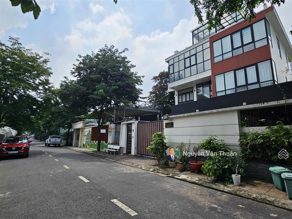 Bán biệt thự gần kđt vạn phúc  300m2  phù hợp cho gia đình cần không gian sống thoải mái