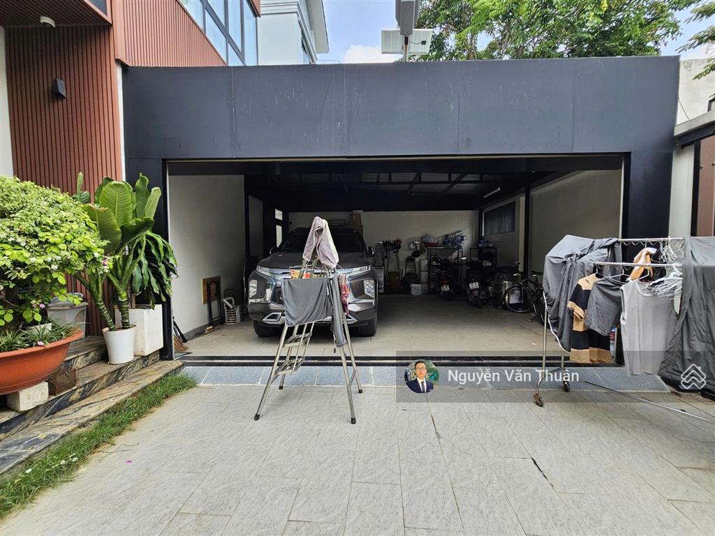 Bán biệt thự gần kđt vạn phúc  300m2  phù hợp cho gia đình cần không gian sống thoải mái