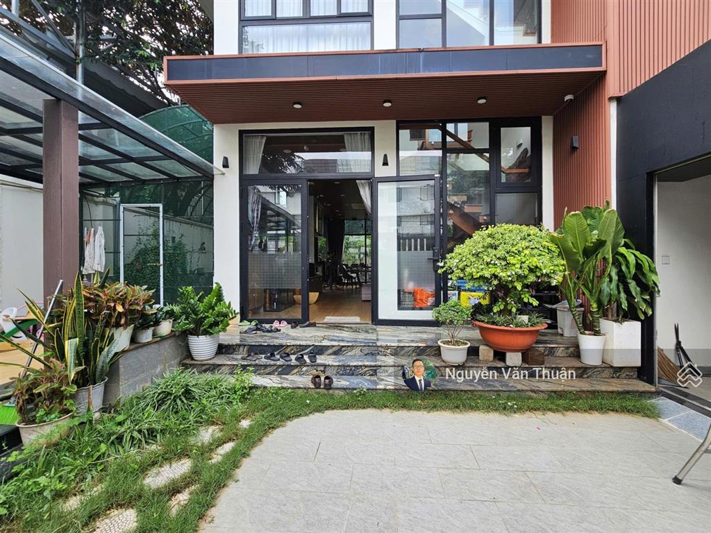 Bán biệt thự gần kđt vạn phúc  300m2  phù hợp cho gia đình cần không gian sống thoải mái