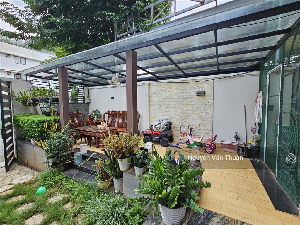 Bán biệt thự gần kđt vạn phúc  300m2  phù hợp cho gia đình cần không gian sống thoải mái