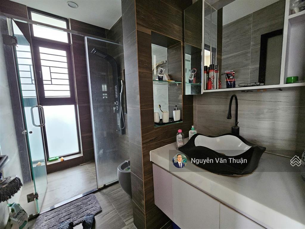 Bán biệt thự gần kđt vạn phúc  300m2  phù hợp cho gia đình cần không gian sống thoải mái