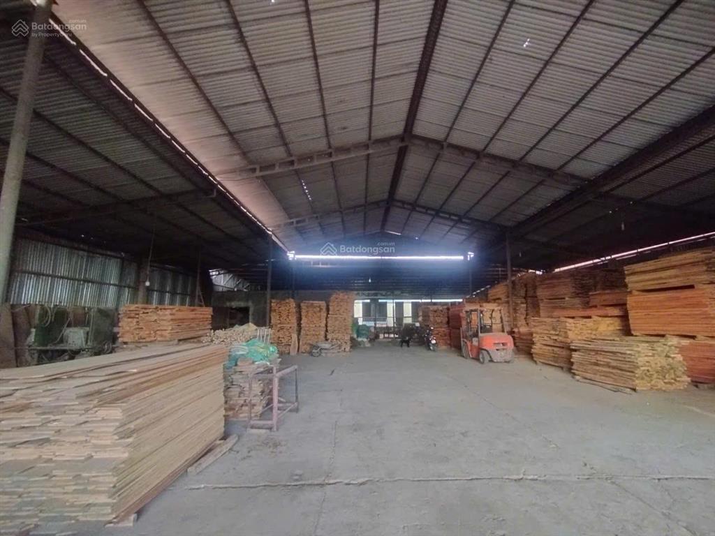 Cho thuê kho đường thượng cát, bắc từ liêm. 1100m2, cao 6  8, điện 3fa, xe công đỗ cửa. giá 35k/m2