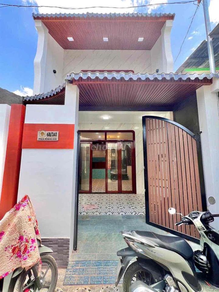 Nhà đẹp, hẻm nhánh, cách hồ Búng Xáng chỉ 50 m, đậu xe hơi thoải mái