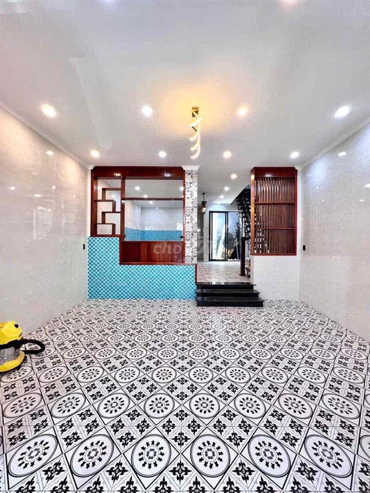 Nhà đẹp, hẻm nhánh, cách hồ Búng Xáng chỉ 50 m, đậu xe hơi thoải mái