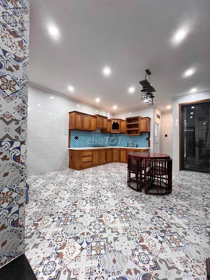 Nhà đẹp, hẻm nhánh, cách hồ Búng Xáng chỉ 50 m, đậu xe hơi thoải mái
