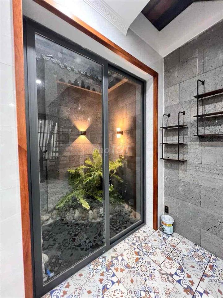 Nhà đẹp, hẻm nhánh, cách hồ Búng Xáng chỉ 50 m, đậu xe hơi thoải mái