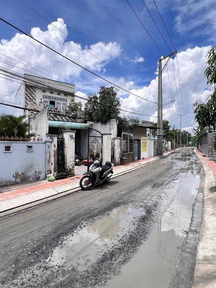 Mặt tiền đường Lò mổ dẫn đến Trần Nam Phú