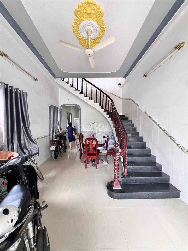 Mặt tiền đường Lò mổ dẫn đến Trần Nam Phú