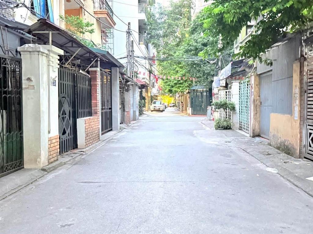Bán căn nhà phố đại la  phân lô cán bộ, ô tô vào nhà, dân xây chắc chắn, không qh.  0836 377 ***