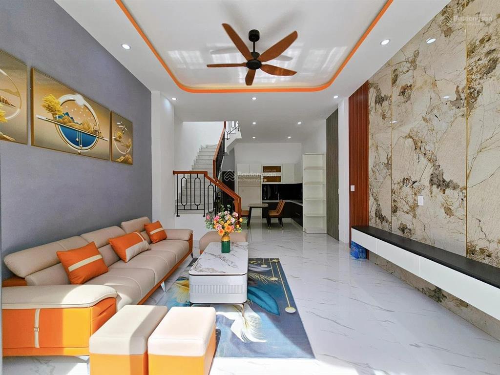 Cần bán gấp. bán nhà mặt phố trà na 4, 4ty950 tỷ, 100m2, chính chủ.