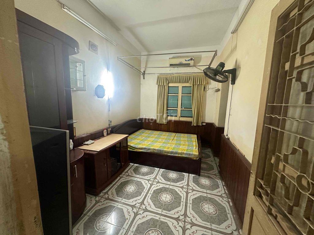 Cho thue Căn hộ tập thể 90m2 chính chủ, Phố Phạm Ngọc Thach