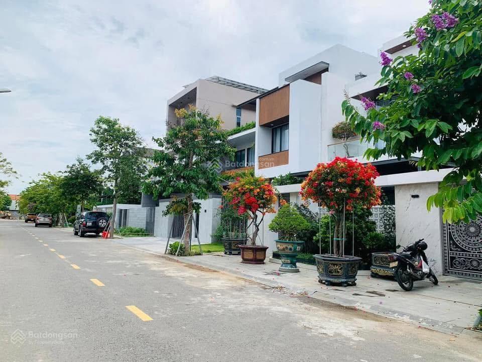 Chuyển nhượng biệt thự euro village 2  3 tầng trục chính vip 341,6m2 37 tỷ