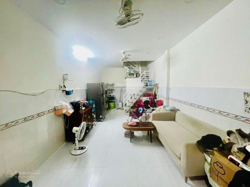 Bán nhà 2 tầng xe hơi đỗ cửa trên đường tôn thất thuyết.