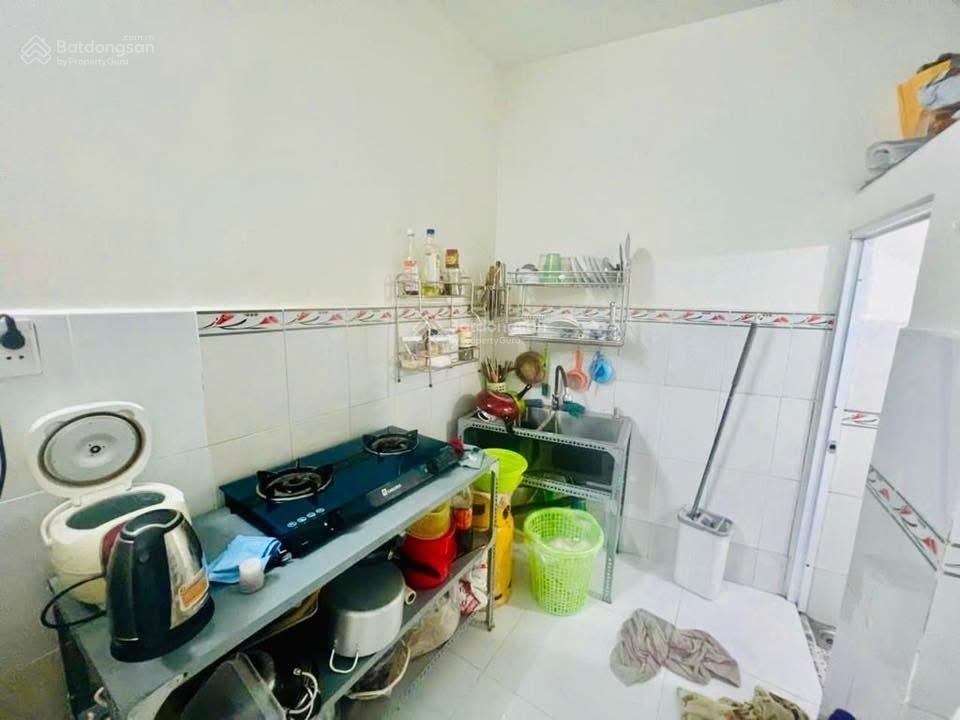 Bán nhà 2 tầng xe hơi đỗ cửa trên đường tôn thất thuyết.