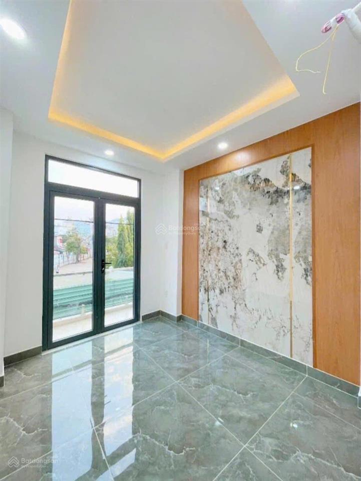 Bán nhà đẹp 3 tầng sát bên trường học và đường oto tôn thất thuyết.