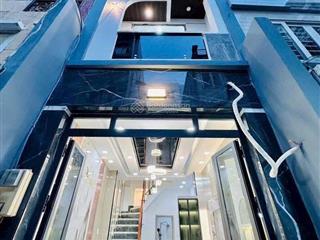 Bán nhà đẹp 3 tầng vào ở ngay. sát bên quận 1 đường đoàn văn bơ