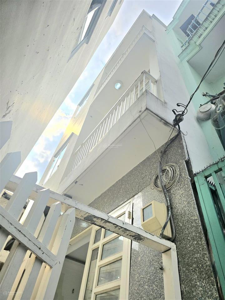 Bán nhà 4 tầng khu dân cư. hẻm thông khu 20 thươc đường đoàn văn bơ.