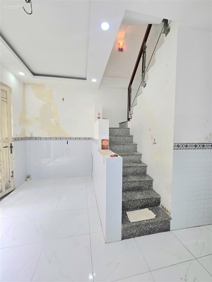 Bán nhà 4 tầng khu dân cư. hẻm thông khu 20 thươc đường đoàn văn bơ.