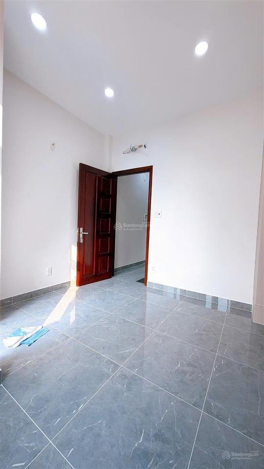 Bán nhà đẹp 4 tầng vào ở ngay. hẻm ba gác thông thoáng.