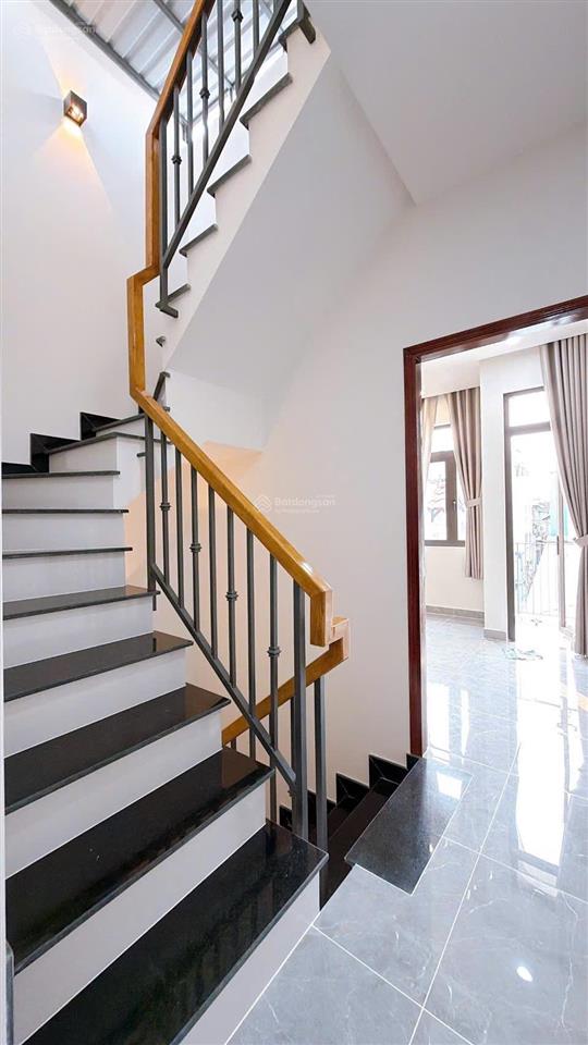 Bán nhà đẹp 4 tầng vào ở ngay. hẻm ba gác thông thoáng.