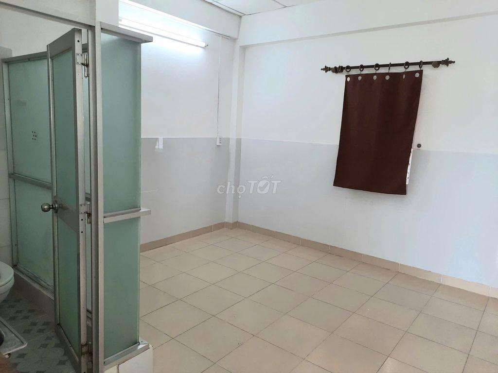 PHÒNG TRỌ MỚI THOÁNG CÓ MÁY LẠNH