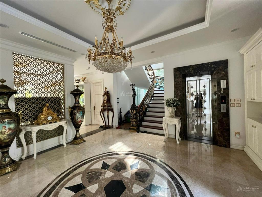 Bán biệt thự 245m2, 4t, mặt tiền 12m, full nội thất, vỉa hè 3m, ở và kinh doanh tại kđt văn phú
