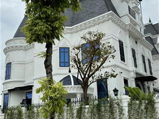 Biệt thự lâu đài 180m2, 5 tầng có hầm, sát học viện tài chính. đường 25m, vừa ở vừa kd sầm uất